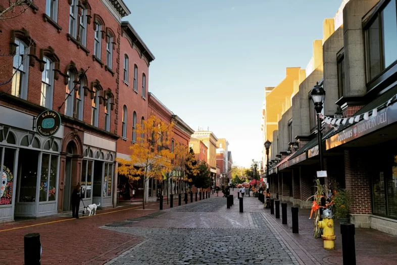 five ways to support salem's businesses and community during your october 2023 visit